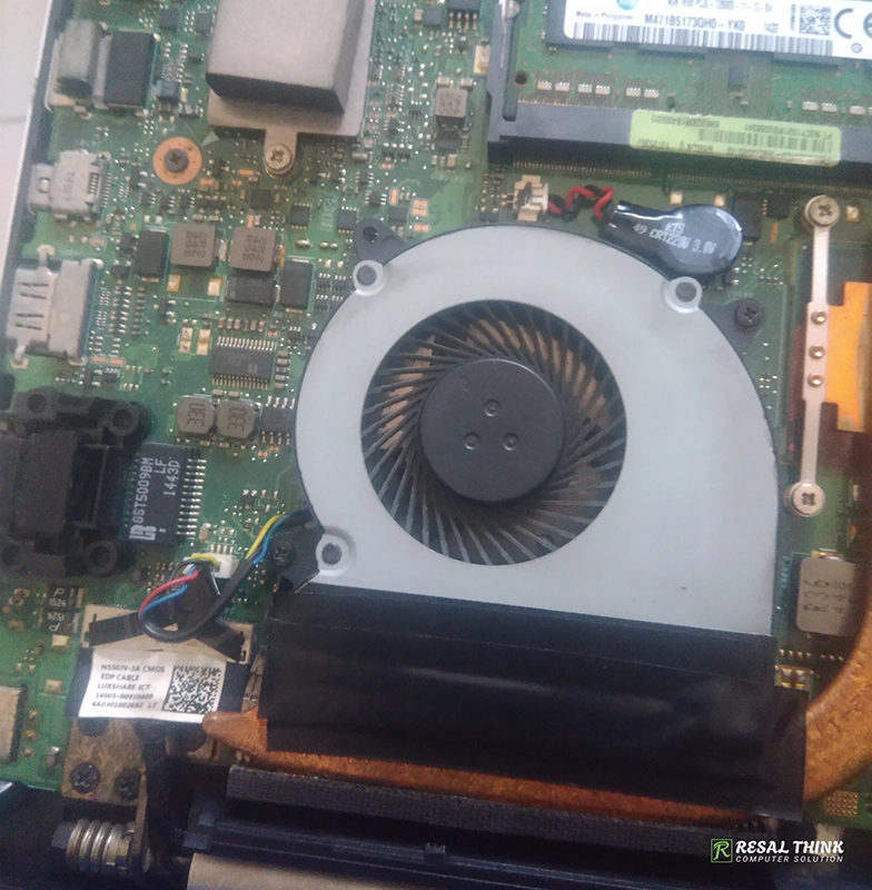 Gambar 2 - Laptop Utama